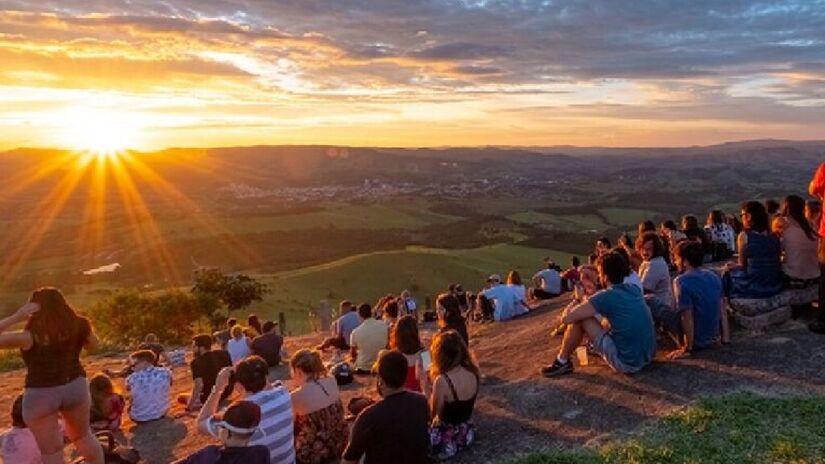 2. Socorro - A cidade é conhecida por todo o mundo pelo seu turismo de aventura e por suas belas paisagens na parte inferior da Serra da Mantiqueira. O Pico da Cascavel também é um atrativo interessante para quem deseja voar pelos céus de Socorro apreciando a paisagem da cidade do alto - (Divulgação)