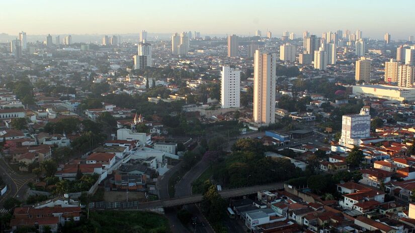 Seja por seu desenvolvimento industrial ou pelas suas belas paisagens e eventos culturais, Piracicaba continua a cativar os olhos e corações de todos que visitam ou vivem nessa cidade encantadora do interior de São Paulo. Foto: Wikimedia Commons