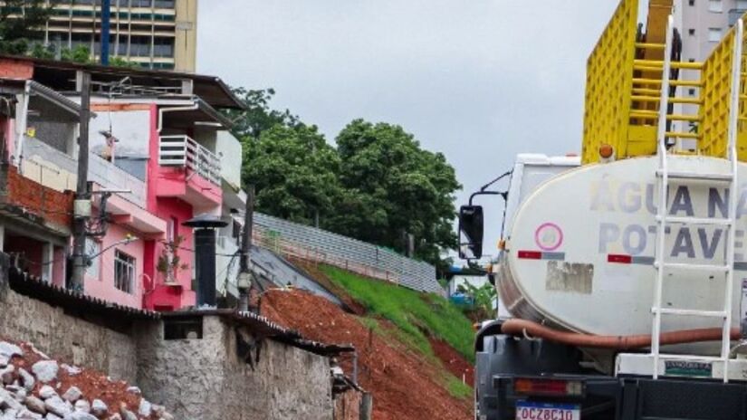 Construções foram iniciadas na última quarta-feira (6/11)

/Foto: Reprodução/Redes sociais