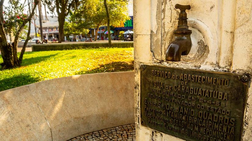 Chafariz da Praça Dr. Cândido Motta, Caraguatatuba - Foto: Turismo Caraguatatuba