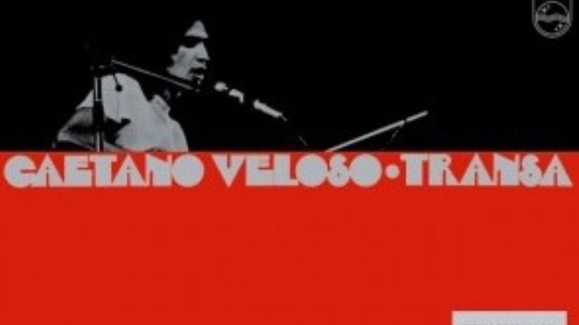 10) Transa - Caetano Veloso (1972, Philips). O álbum trata da solidão vivida por Caetano pelo período em que esteve longe de casa, em Londres, durante um exílio involuntário.