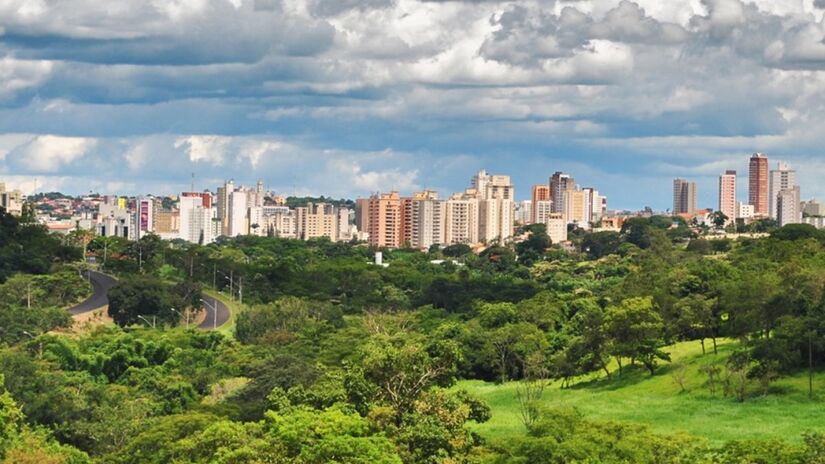 Uberaba, em Minas Gerais, é uma das maiores cidades do estado e combina economia sólida, baseada na agropecuária, com uma infraestrutura adequada para atender à população de cerca de 300 mil habitantes. Foto: Wikimedia Commons