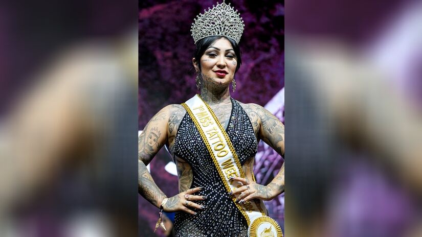 Aos 30 anos e com 90% do corpo tatuado, Bianca Rodrigues, de Curitiba, venceu como Miss Tatto Week. 
Crédito: Acelera. xyx