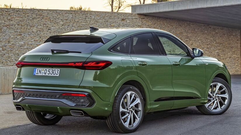 A traseira do novo Q5 Sportback foi esticada para criar uma um teto que se inclina a partir das colunas "B". Foto: Divulgação