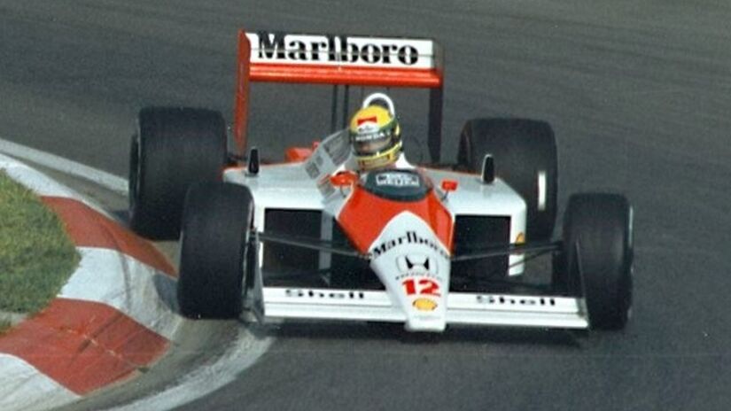 Em 1988, Ayrton Senna entra para a equipe da Mclaren, onde foi a sua melhor fase da fórmula 1. Ayrton Senna foi tricampeão mundial pela Mclaren (1988, 1990 e 1991). Foto: Wikimedia Commons