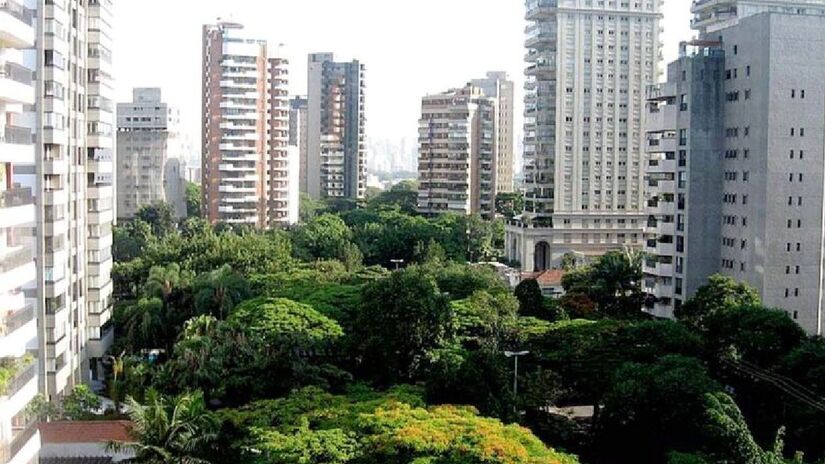 O bairro Jardim América lidera a lista de taxas de condomínios mais caras de São Paulo, com o valor na média de R$ 15,65 por metro quadrado. Considerando um apartamento de 150 metros quadrados, a taxa de condomínio no bairro ultrapassa facilmente o valor do salário mínimo nacional, custando R$ 2.347,50, em média - (Eduardo Knapp/Folhapress)