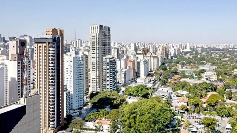 Moema Pássaros, delimitada entre a Avenida Santo Amaro e a Avenida Ibirapuera, apresenta ruas com nome de aves, como Canário, Inhambu, Gaivota, Pavão, Rouxinol, entre outras, e é o lado mais caro de Moema, com a taxa de condomínio tendo o custo de R$ 15,22 por metro quadrado - (Wikimedia Commons)