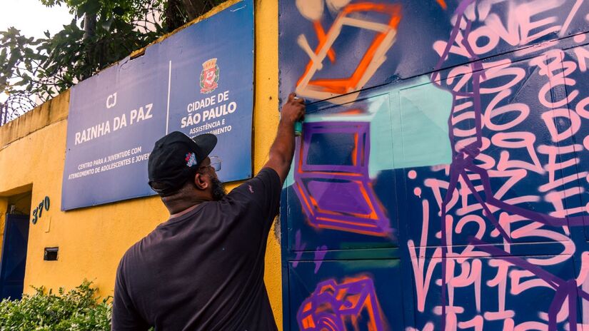 O projeto "Cultura na rua: grafite e arte urbana" teve a produção da Faço Arth Produções com apoio da Komedi Projetos e Vida Flats e o patrocínio da Care Plus, e realização do Ministério da Cultura, Governo Federal União e Reconstrução. Fotos: Divulgação
