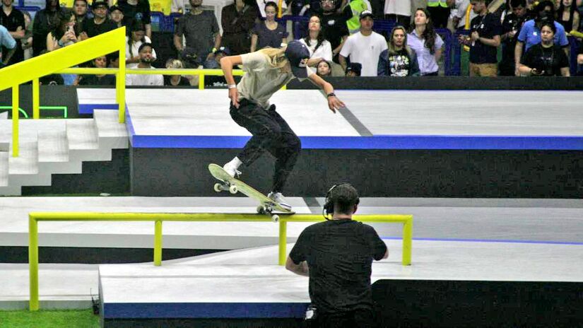 Australiana Chloe Covell liderava no início da competição.