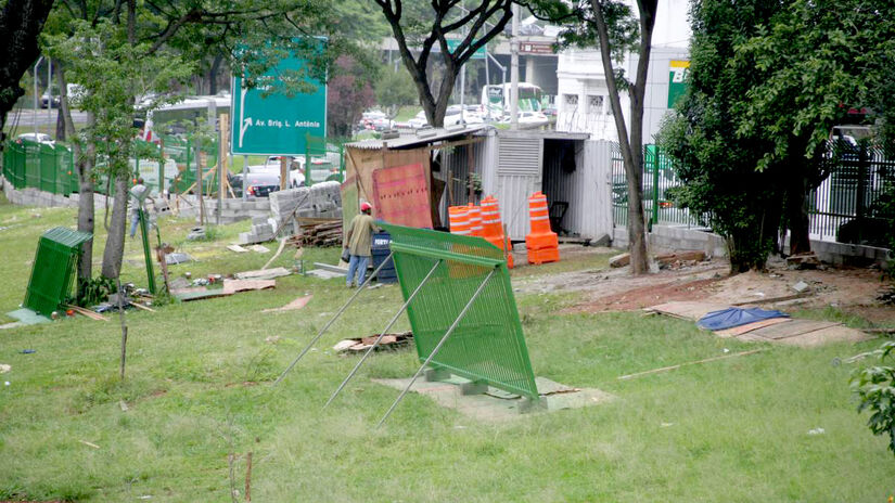 Local receberá solo preparado para facilitar o plantio das novas espécies vegetais. 