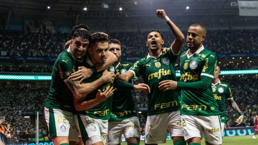 Palmeiras venceu o rebaixado Santos por 2 a 0 e se consagrou tricampeão paulista.

/Rebeca Reis/Ag. Paulistão