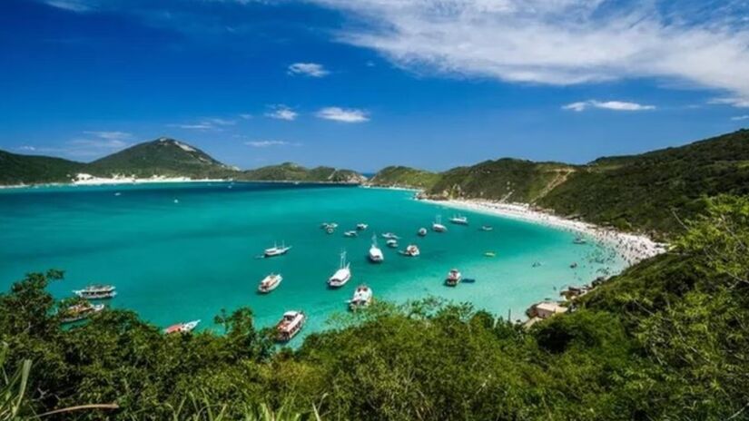 Águas cristalinas e paisagens de tirar o fôlego, o cenário perfeito para relaxar e se conectar com a natureza. Foto: Divulgação.  