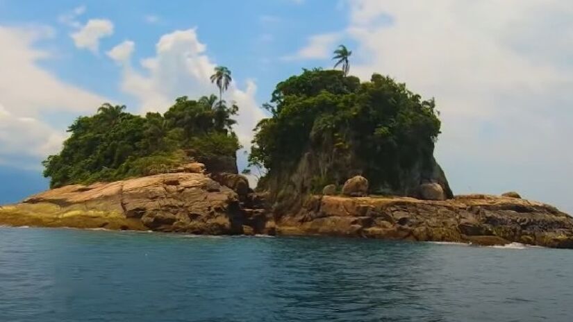 Imagens da Praia da Selinha, a menor praia do mundo, que fica em Ubatuba - (Foto: Reprodução/Youtube Ubatuba Guide)