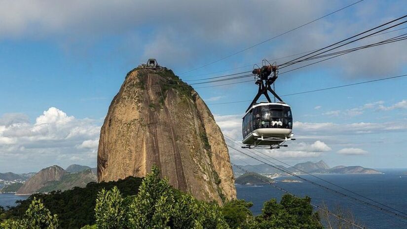 A cidade é considerada um excelente destino para estudantes que buscam um ambiente descontraído. Foto: Diego Baravelli / Wikimedia Commons