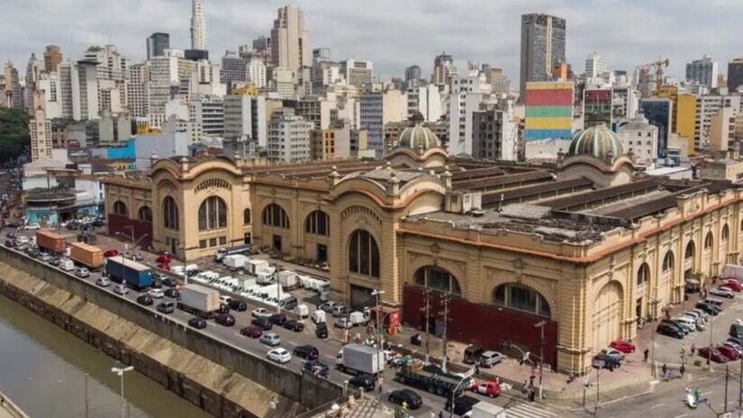 A gastronomia de São Paulo pode ser vista no Mercadão Municipal de São Paulo. Com barracas que oferecem uma infinidade de produtos, é o lugar perfeito para degustar os famosos sanduíches de mortadela e o Bauru. Foto: Rogério Cassimiro/MTUR