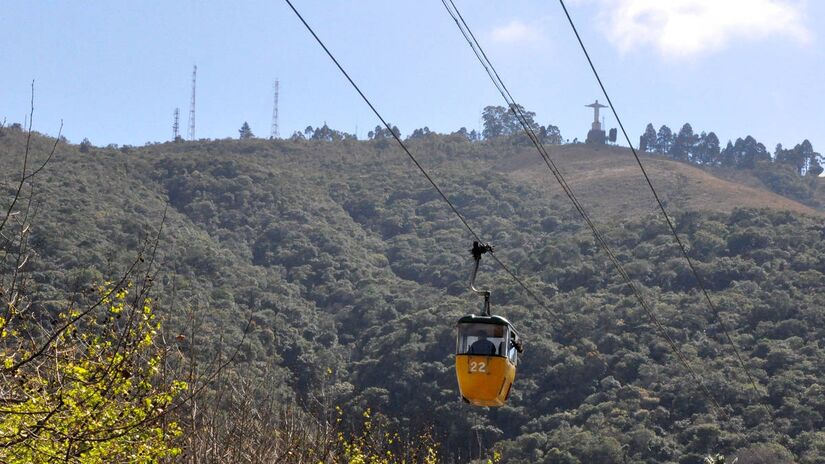 Com passeio de teleférico, oportunidade para fazer trilhas pela Mata Atlântica e relaxar tomando banho em águas termais, a cidade de Poços de Caldas, em Minas Gerais, é uma opção encantadora para se conhecer - (Divulgação/Prefeitura de Poços de Caldas)