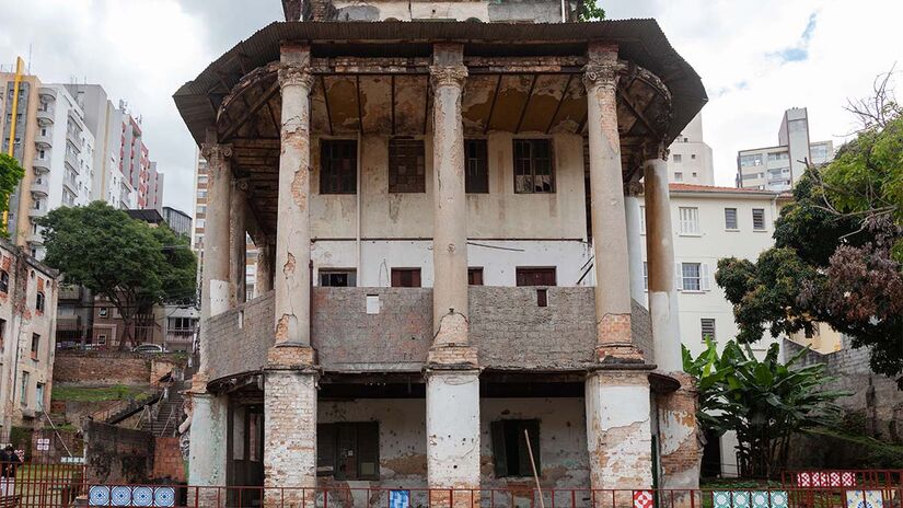 Com o passar dos anos, a Vila Itororó, que costumava abrigar bailes da alta sociedade em seus anos iniciais, foi se deteriorando - Foto: Mayra Azzi / Acervo Instituto Pedra