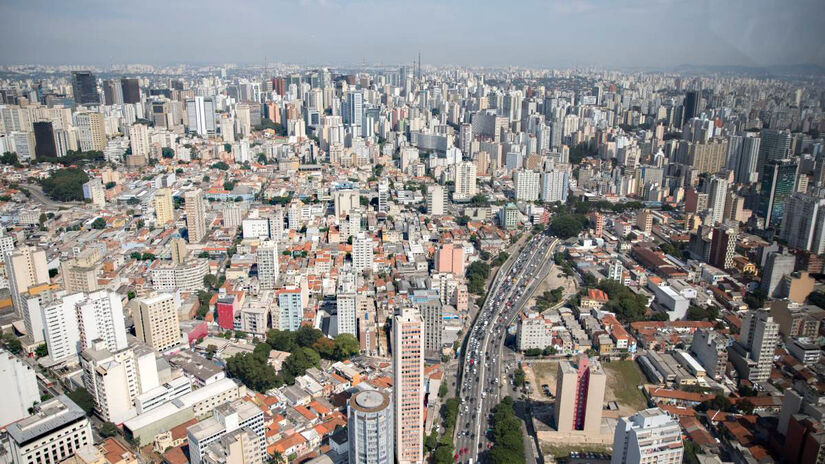 São Paulo se tornou padroeiro da cidade apenas em 2008, quando um pedido pessoal do cardeal-arcebispo de São Paulo, d. Odilo Scherer, foi enviado ao papa Bento XVI, solicitando a troca. Até então, a padroeira que, até então, Sant'Ana, a padroeira da terceira idade e protetora dos marceneiros - (Diogo Moreira/Governo de SP)