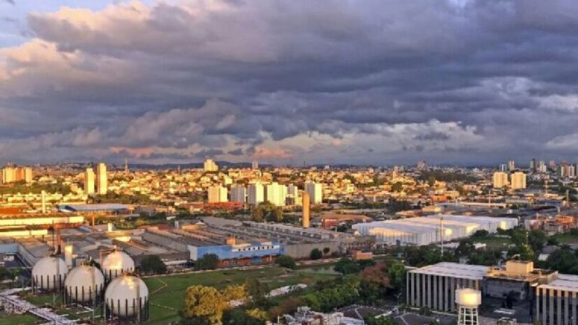 O município tem 100% de suas ruas asfaltadas e todas as casas possuem acesso à água e esgoto. Foto: Depositphotos