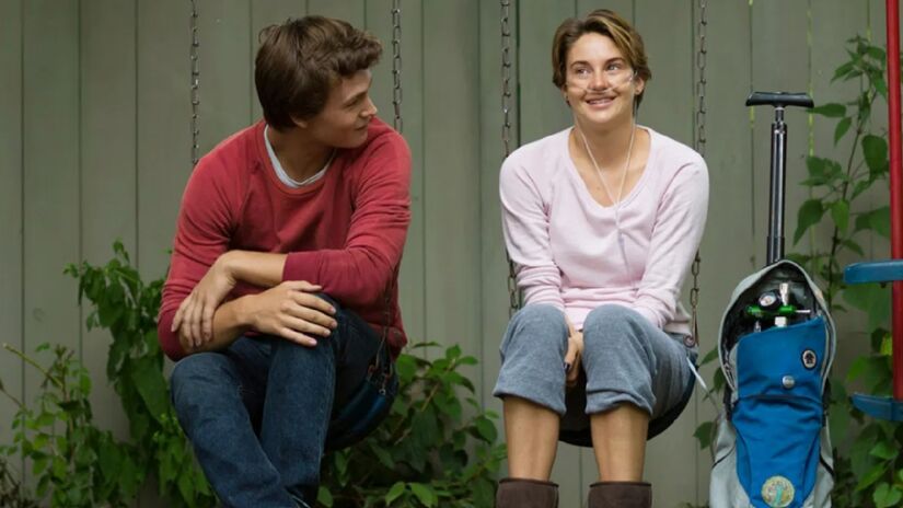 A Culpa é das Estrelas - 2014. Baseada no sucesso literário de John Green, Hazel Grace Lancaster e Augustus Waters são dois adolescentes que se conhecem em um grupo de apoio para pacientes com câncer. Por conta da doença, Hazel sempre descartou a ideia de se envolver amorosamente, porém o amor fala mais alto - (Reprodução)