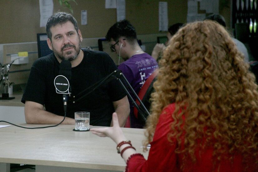 Bea Duarte durante participação no podcast Direto da Gazeta/Thiago Neme