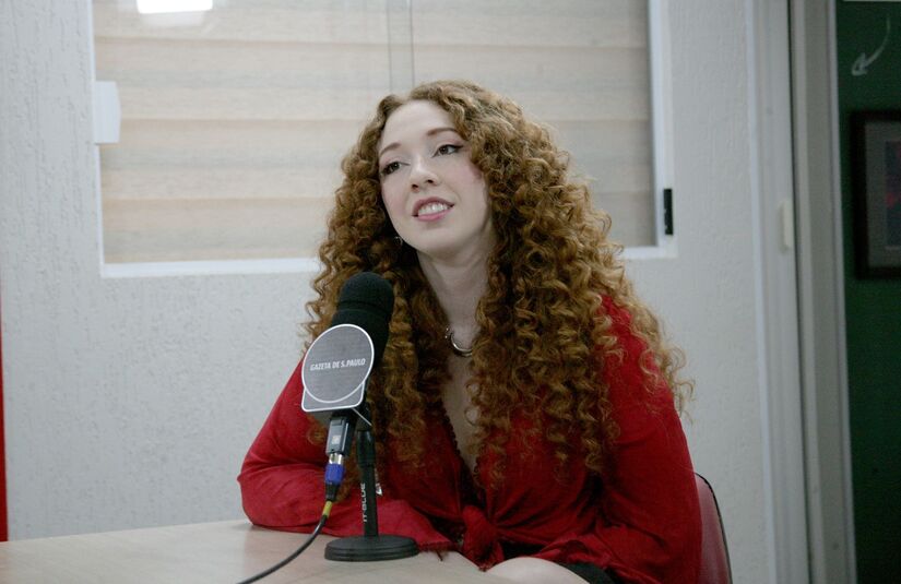 Bea Duarte durante participação no podcast Direto da Gazeta/Thiago Neme