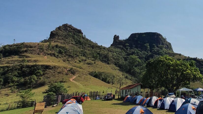 Localizada a 198 km de São Paulo, Bofete é um destino tranquilo, ideal para quem busca contato com a natureza. A cidade é conhecida como a Terra do Gigante Adormecido, uma formação rochosa lendária.  