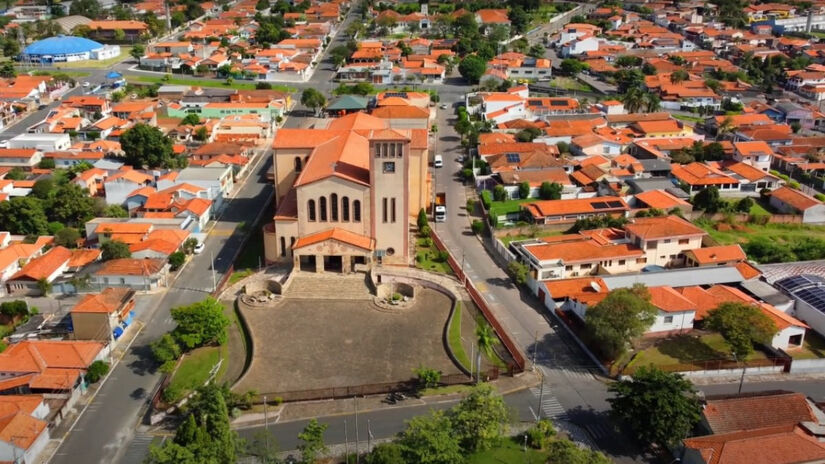 Bofete faz parte do Polo Turístico Cuesta, composto por 12 municípios que promovem turismo sustentável. A região é marcada por formações de relevo íngreme e suave, conhecidas como cuestas.  