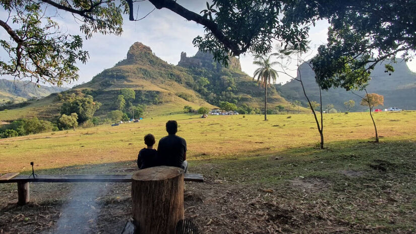 Fundada em 1847 como Patrimônio de Nossa Senhora da Piedade, Bofete carrega uma história rica. Seu nome, oficializado em 1921, tem origem no "Morro do Buffet", usado por tropeiros como ponto de apoio.  