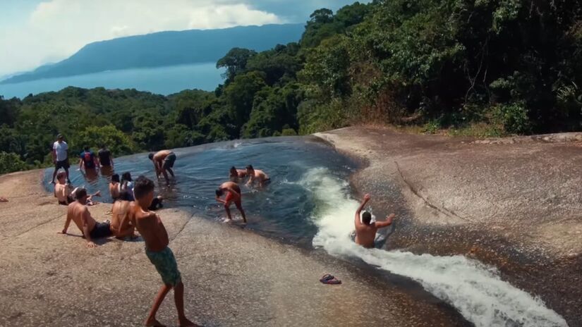 O cenário paradisíaco conquistou turistas e se tornou famoso no Instagram com a hashtag #secretpoint.  