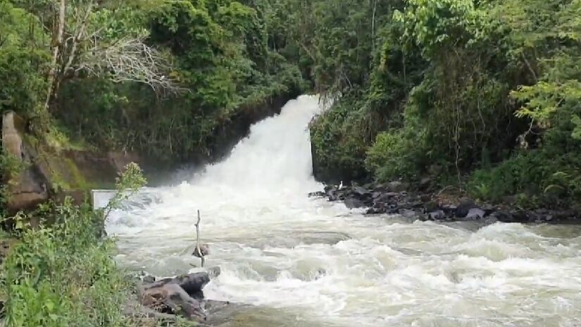 O lugar é serrano, possui muitas cachoeiras, nascentes e uma represa de águas límpidas. As cachoeiras de Nazaré Paulista são ideais para quem busca aproveitar o dia ao ar livre - (Muril Fontoura/Reprodução/Youtube)