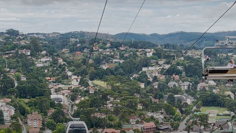 Conhecida como a "Suíça brasileira".
A arquitetura europeia e o clima frio reforçam o charme alpino da cidade.