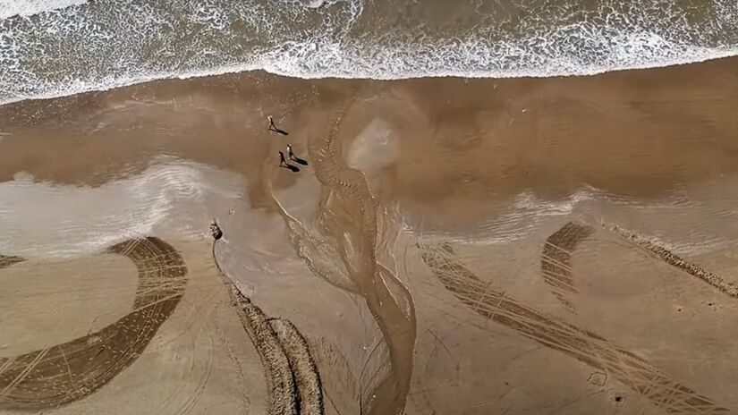 O Brasil é lar da maior praia do mundo, registrada no Guinness Book. Com 254 quilômetros de extensão, a Praia do Cassino é tão extensa que pode ser vista do espaço.  