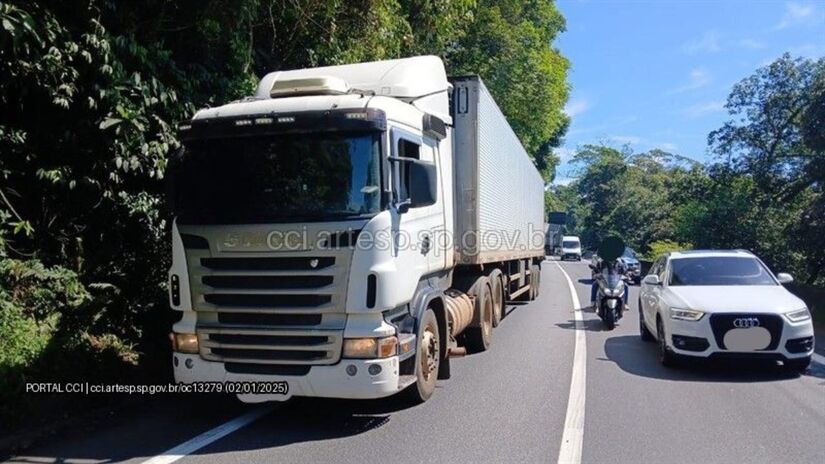 Acidente ocorreu na altura do quilômetro 46, em Cubatão, por volta das 9h25.
Divulgação/Artesp