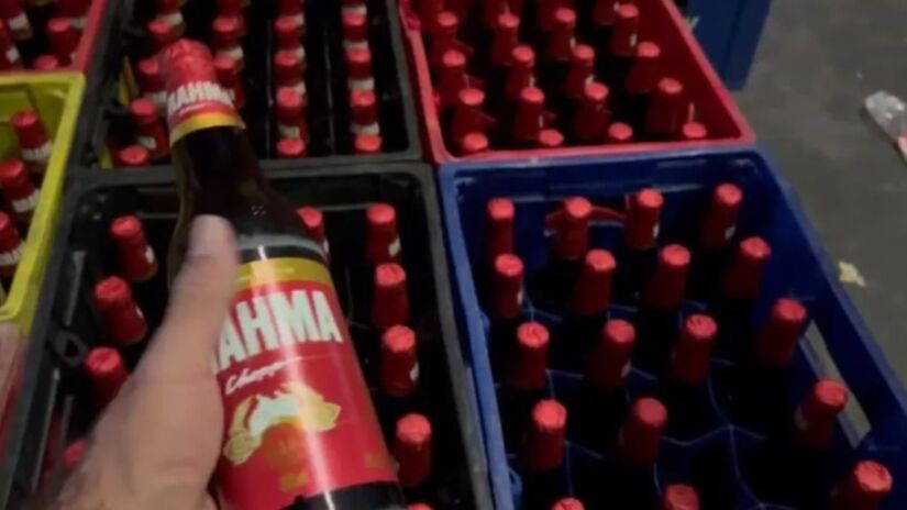 Cervejas mais baratas eram colocadas com o rótulo da Brahma.

/Foto: Reprodução/DEIC