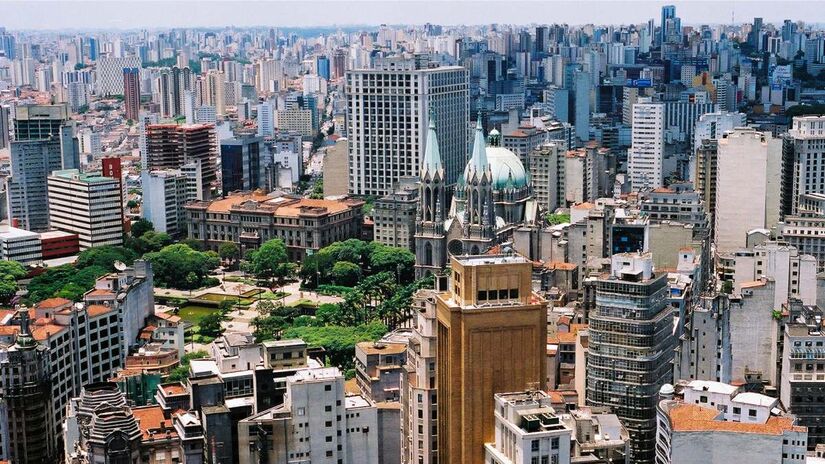 Além de sua importância econômica e cultural, São Paulo guarda marcos históricos que contam a sua história. Entre os destaques estão a emblemática Avenida Paulista, a Catedral da Sé e o Mosteiro de São Bento. Foto: Divulgação/USP