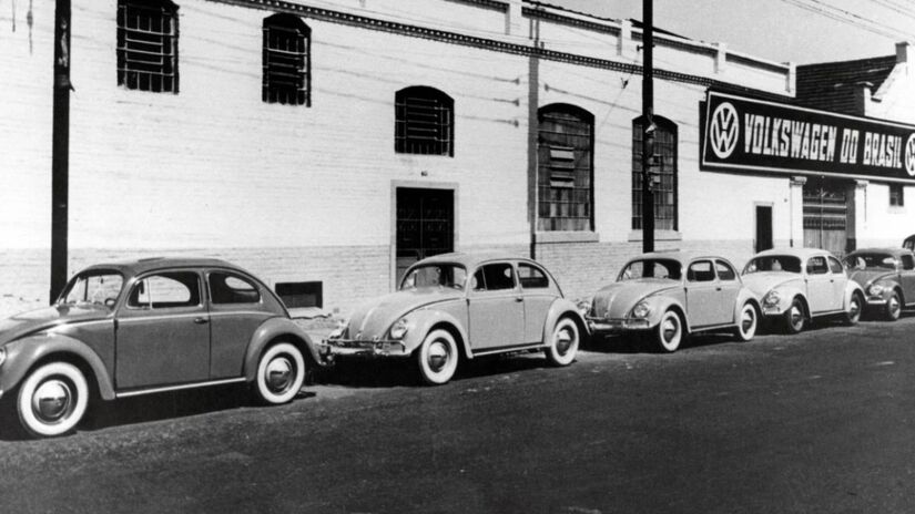 Este é o galpão da Volkswagen na Rua do Manifesto, bairro do Ipiranga, em São Paulo, onde o Fusca foi montado à base do improviso entre 54 e 58. Foto: Volkswagen/Divulgação