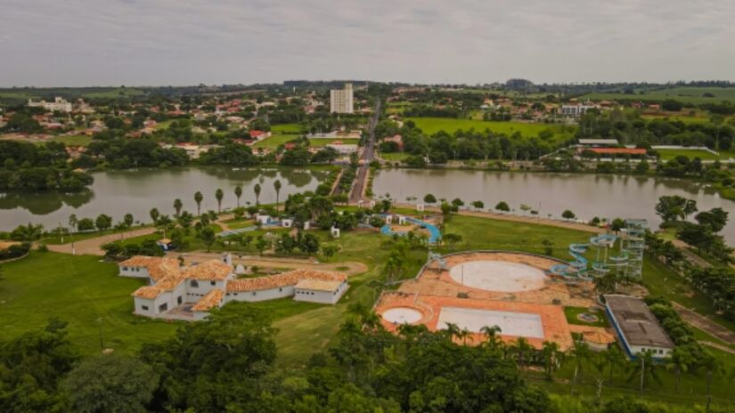 O Parque das Termas de Ibirá, a 6 km do centro, oferece atividades como pesca, tirolesa e passeios de pedalinho, além de muita natureza. Foto: Divulgação/Prefeitura de Ibirá