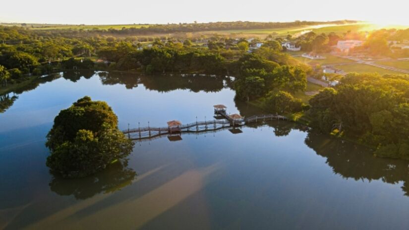 Além das águas terapêuticas, Ibirá encanta com suas praças arborizadas, festividades anuais e o alojamento típico de uma cidade do interior. Foto: Divulgação/Prefeitura de Ibirá