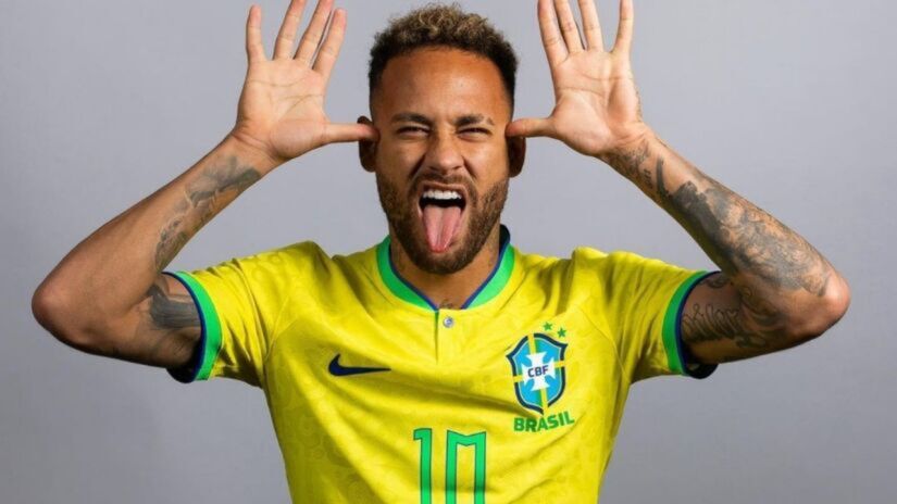 Pela Seleção Brasileira, Neymar estreou em 2010 e, em 2023, tornou-se o maior artilheiro da equipe segundo a FIFA. Foi destaque na Copa do Mundo de 2014, conquistou o ouro nos Jogos Olímpicos de 2016 e brilhou na Copa das Confederações de 2013. Foto: Divulgação/CBF