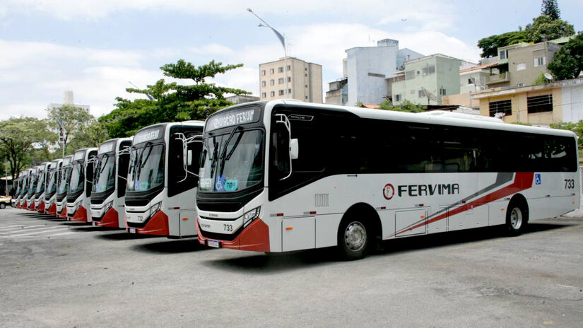 Na tarde desta segunda-feira (13/1), a Administração fez a entrega dos ônibus em uma cerimônia no estacionamento do Parque das Hortênsias, no Parque Assunção. Fotos: Thiago Neme/Gazeta de S.Paulo 

