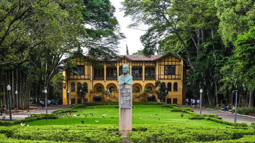 Um dos parques mais tradicionais da cidade, oferece área de lazer, lagos, centros culturais e é famoso pela feira de produtores locais - (Divulgação/Governo de São Paulo)