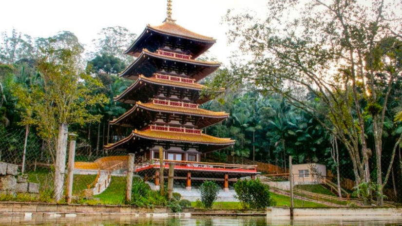 Torre de Miroku: espiritualidade e introspecção: No Templo Luz do Oriente, a Torre de Miroku proporciona conexão espiritual. É um local de introspecção e conexão com a cultura oriental.  (Fotos: Divulgação)