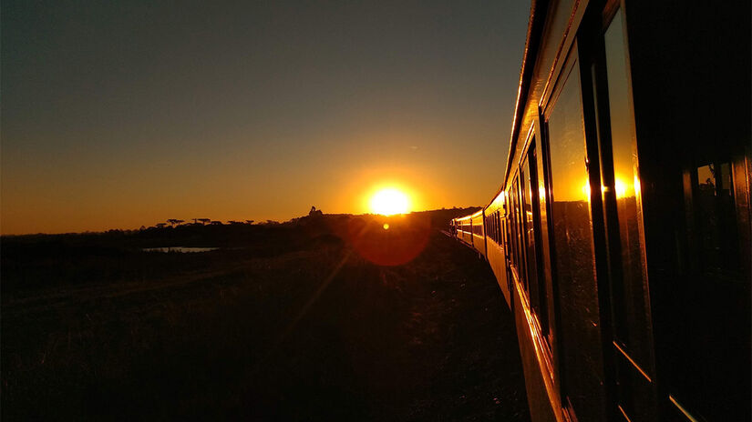 O passeio de trem da Serra do Mar Paranaense começou a ser operado em 1997 pela Serra Verde Express e faz o trajeto de ida e volta entre Curitiba e Morretes - Foto: Divulgação Serra Verde Express