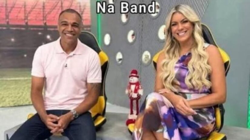 Denílson ao lado de Renata Fan enquanto trabalha na Band