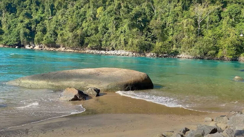 O nome da Praia do Laboratório remete a um antigo laboratório no complexo nuclear. Por sua localização discreta, também é chamada de Praia Secreta.