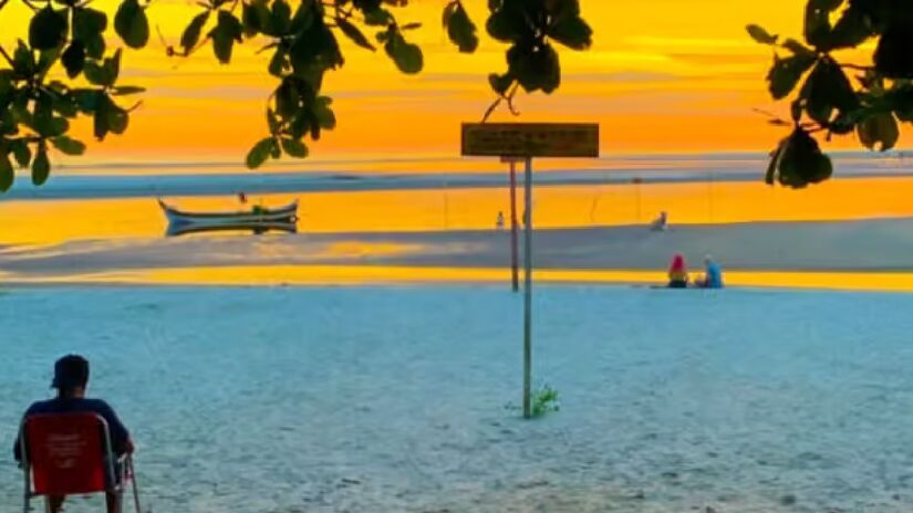 O sossego é o destaque na praia de Itaguaré. O ambiente mais preservado da praia, com águas limpas e pelo encontro do rio com o mar, que criam paisagens - (Reprodução/Instagram @praia_itaguare)