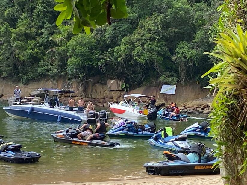 A Praia do Moisés fica no Forte dos Andradas, em Guarujá, no litoral de São Paulo.