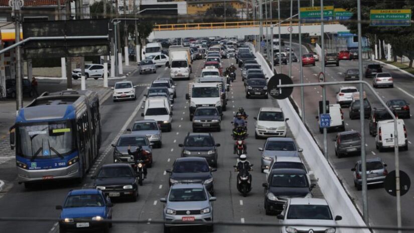 A cidade é um dos piores lugares para quem odeia ficar parado no trânsito. Foto: Renato S. Cerqueira/Futura Press/Folhapress