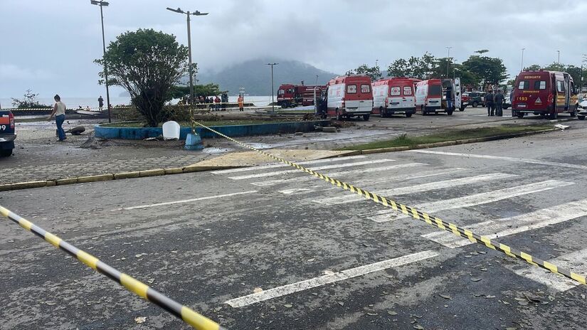 Viaturas do Serviço de Atendimento Móvel de Urgência (Samu) e do Corpo de Bombeiros transportam os feridos e pelo menos 12 bombeiros atuam na ocorrência.  Foto: Marisol Hoffmann